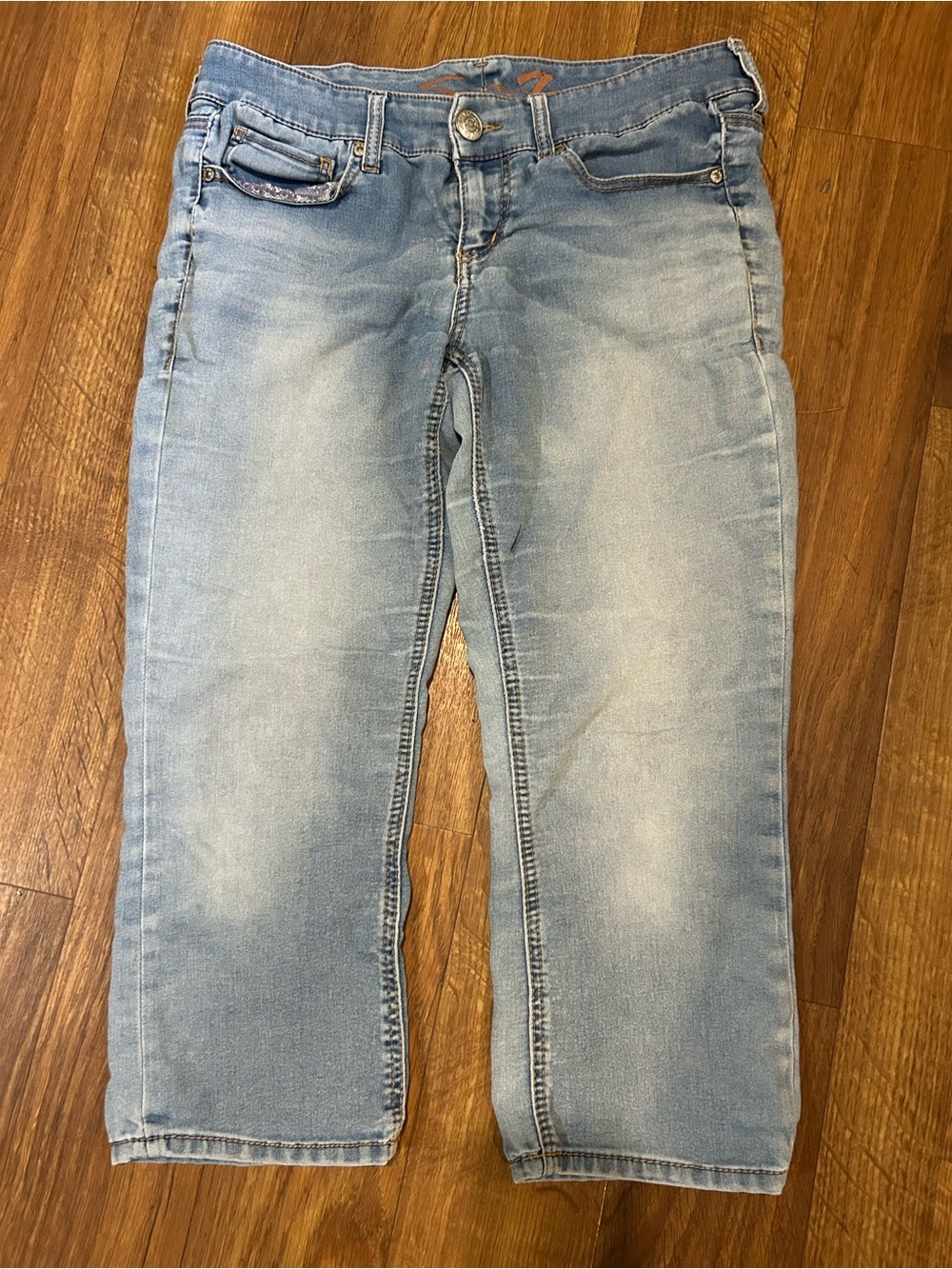 Seven7 ladies size 10 Light Wash Straight capris Jeans